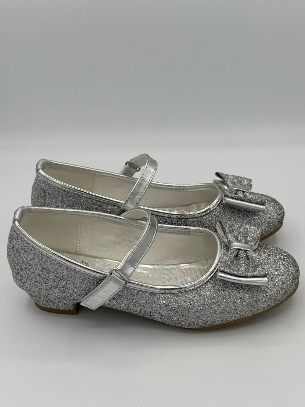 Stelle Mary Jane Silver Glitter Shoes with Prominent Bow
